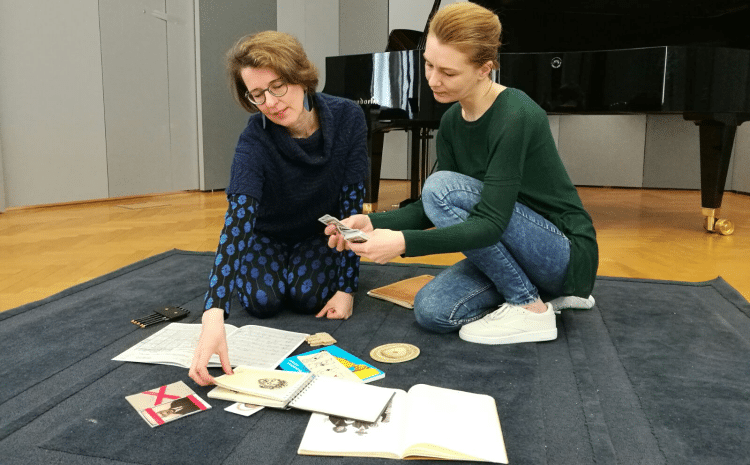 Monika Musil und Katharina Wallaberger, Musikvermittlerinnen am Arnold Schönberg Center (c) Lalo Jodlbauer