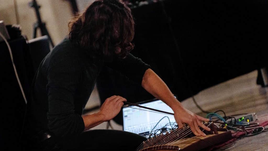 Christoph Punzmann an der chinesischen Guzheng