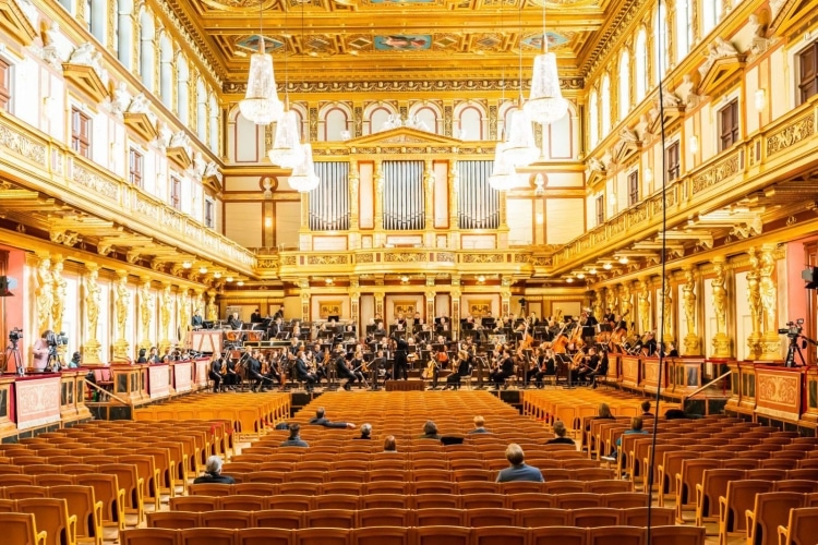 Das RSO Wien spielte am 6.11. unter Oksana Lyniv die Uraufführung von Sofia Gubaidulinas "Der Zorn Gottes" im ansonsten fast leeren Musikverein bei Wien Modern (c) Markus Sepperer