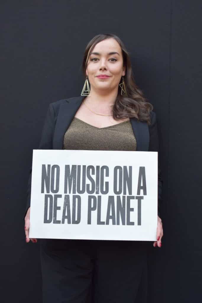 No Music On A Dead Planet Unterstützerin Yasmo